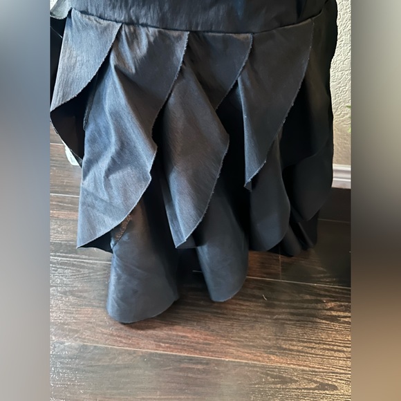 Perfect skirt for a formal event! - Picture 3 of 4